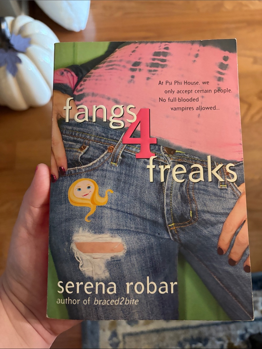 Serena Robar 'Fangs 4 Freaks' paperback
